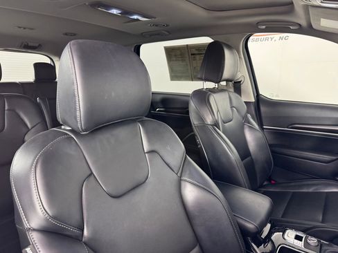 Used 2025 Kia Telluride S FWD image 35