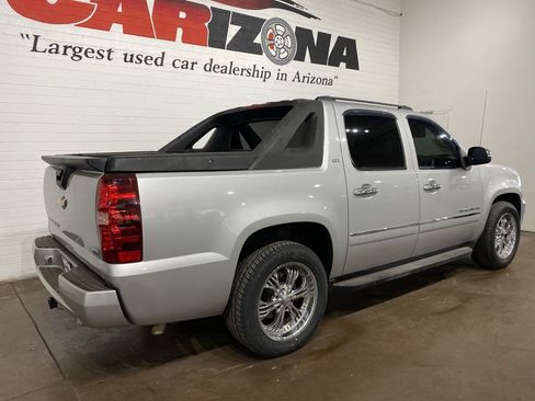 Used 2010 Chevrolet Avalanche LTZ image 3