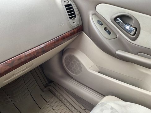 Used 2004 Chevrolet Malibu LS image 11