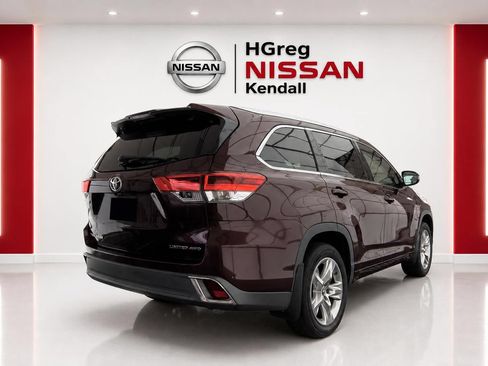 Used 2017 Toyota Highlander Limited AWD/4WD image 4