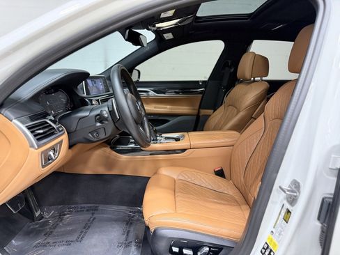 Used 2022 BMW 750i xDrive w/ Luxury Rear Seating Package image 26