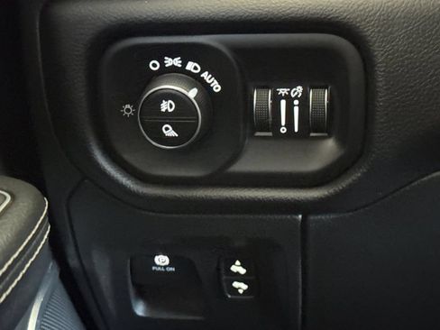 Used 2022 RAM 1500 Laramie AWD/4WD image 32
