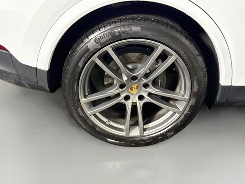 Used 2023 Porsche Cayenne Platinum Edition AWD/4WD image 33