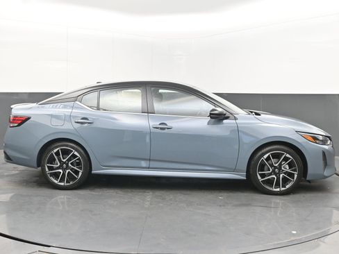 New 2025 Nissan Sentra SR image 8