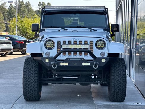 Used 2018 Jeep Wrangler Unlimited Sahara w/ Connectivity Group AWD/4WD image 8