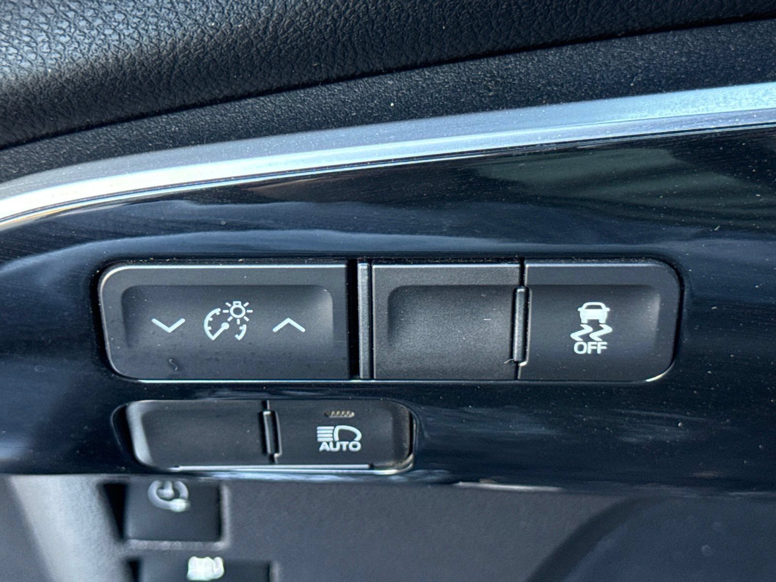 Used 2020 Toyota Prius Prime XLE FWD image 24