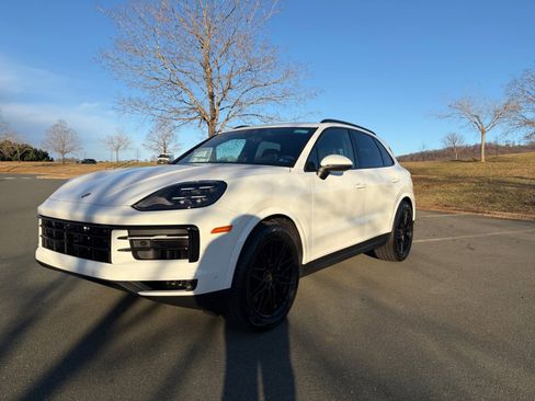 New 2026 Porsche Cayenne image 1