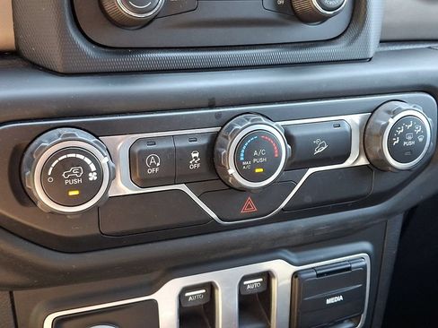 Used 2018 Jeep Wrangler Sport AWD/4WD image 15