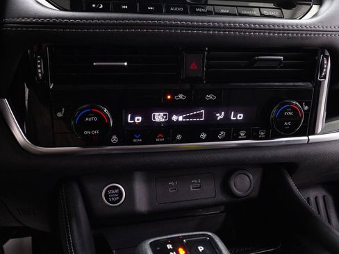 Used 2023 Nissan Rogue SL w/ SL Premium Package FWD image 17