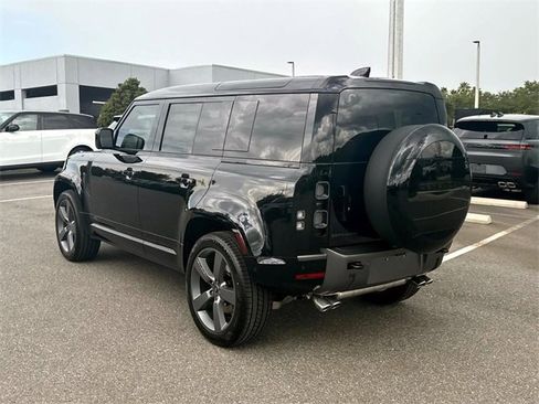 New 2025 Land Rover Defender 110 V8 image 4