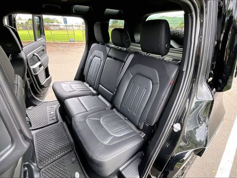 Used 2021 Land Rover Defender 110 X-Dynamic SE AWD/4WD image 28