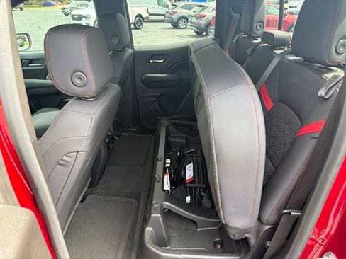Used 2024 Chevrolet Colorado Z71 w/ Z71 Convenience Package 2 AWD/4WD image 19