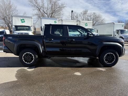 Used 2024 Toyota Tacoma TRD Off-Road image 7