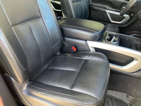 Used 2016 Nissan Titan SL image 14