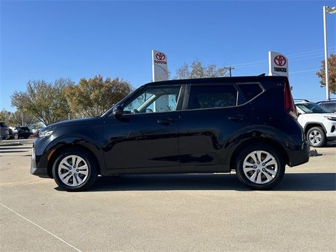 Used 2021 Kia Soul LX image 2