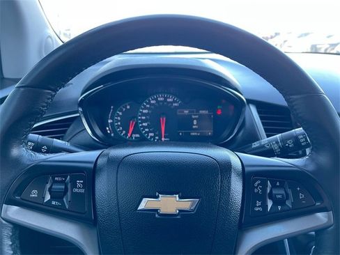 Certified 2022 Chevrolet Trax LT w/ LT Convenience Package image 11