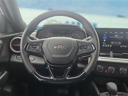 Used 2024 Chevrolet Trax RS w/ Driver Confidence Package image 11