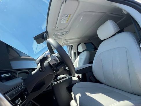 Certified 2025 Hyundai Ioniq 5 Limited AWD/4WD image 18
