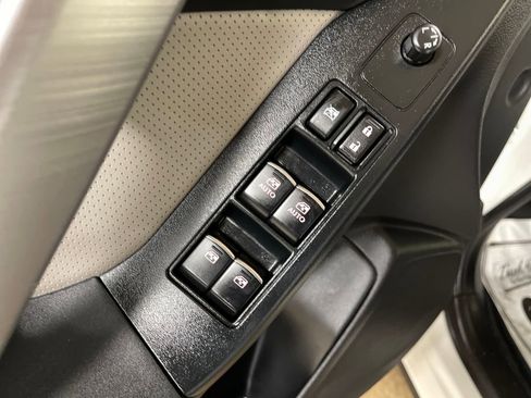 Used 2017 Subaru Forester 2.5i Limited image 12