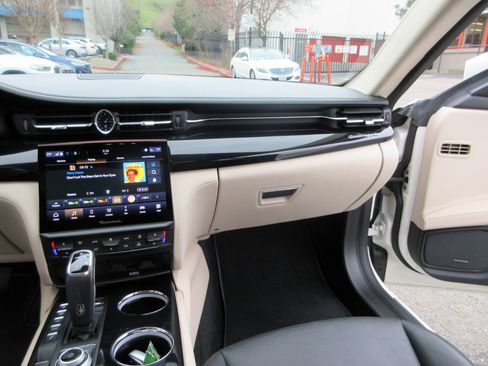 Used 2022 Maserati Quattroporte Modena image 43