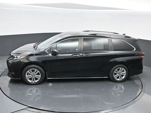 Used 2022 Toyota Sienna XSE image 50
