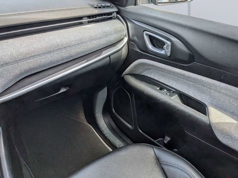 Used 2024 Jeep Compass Latitude image 16