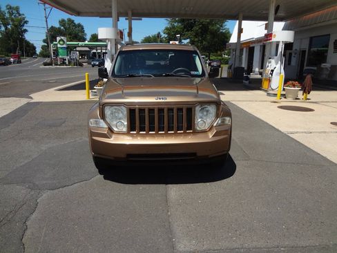 Used 2012 Jeep Liberty Sport AWD/4WD image 7