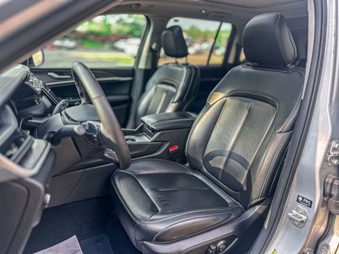 Used 2023 Jeep Grand Cherokee 4WD 4xe image 13