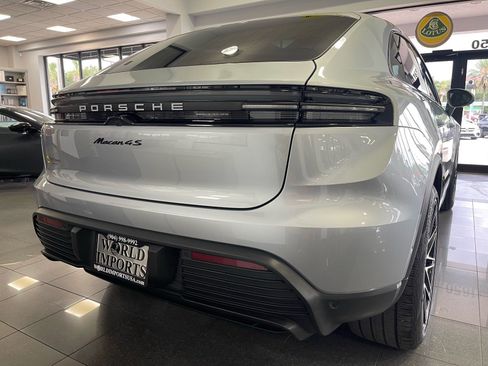 Used 2025 Porsche Macan 4S Electric AWD/4WD image 17