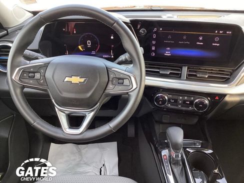 Used 2024 Chevrolet Trax LT w/ Driver Confidence Package FWD image 15