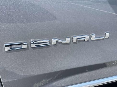 New 2026 GMC Yukon Denali w/ Denali Reserve Package AWD/4WD image 7