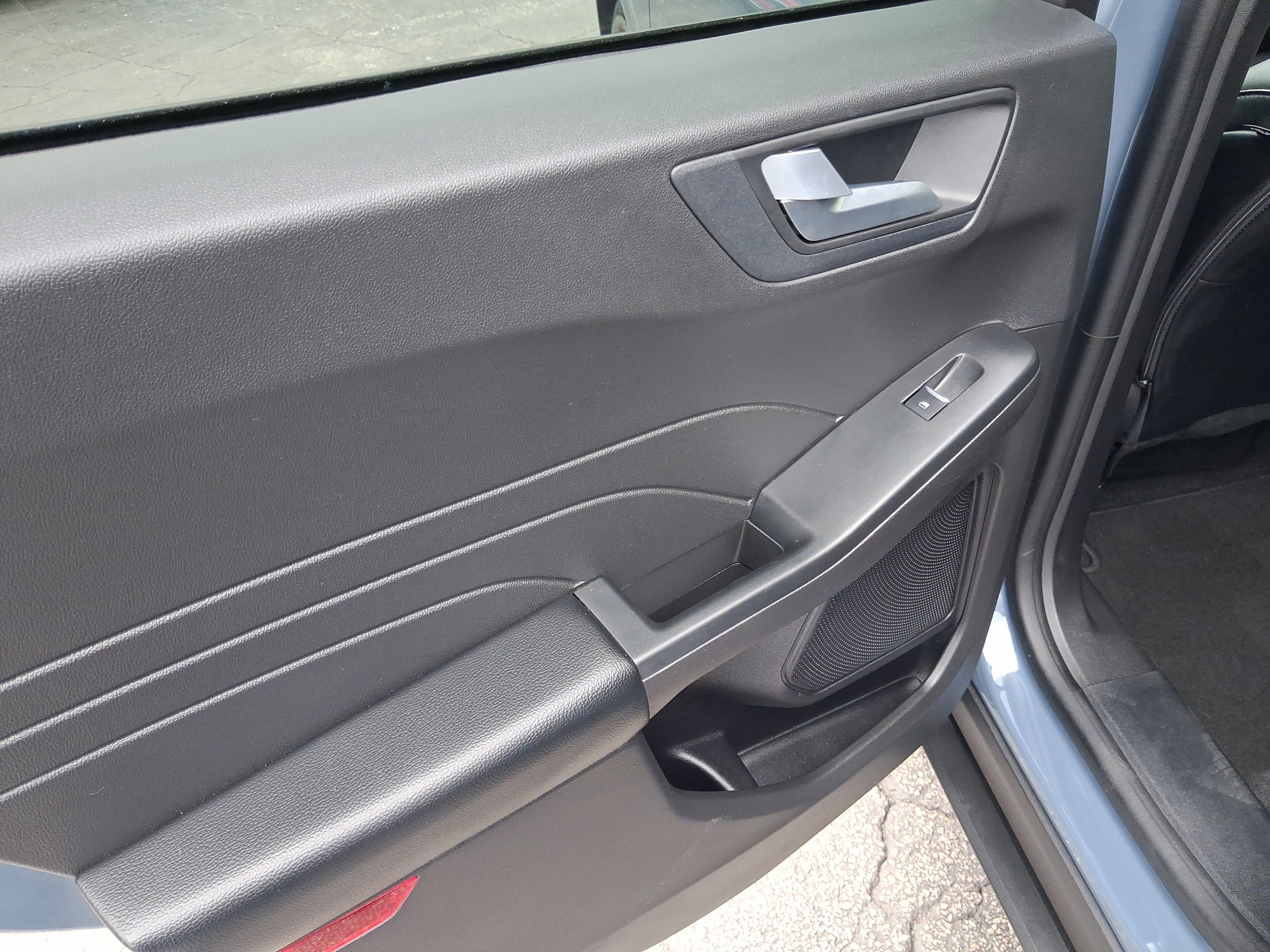 Used 2024 Ford Escape ST-Line w/ Tech Pack #1 FWD image 9