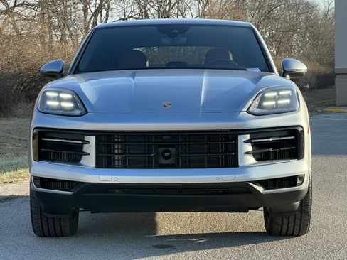 Certified 2025 Porsche Cayenne Coupe image 7
