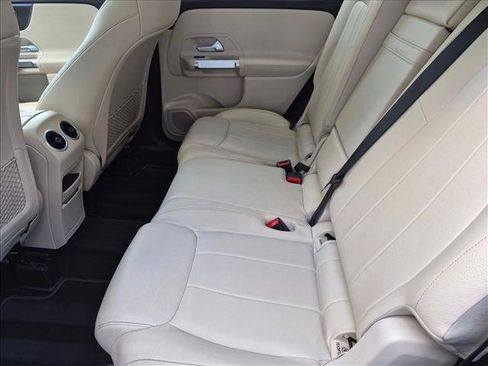 Used 2022 Mercedes-Benz GLB 250 4MATIC image 18