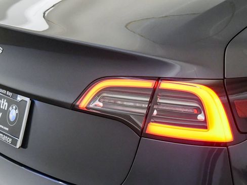 Used 2022 Tesla Model 3 RWD image 11