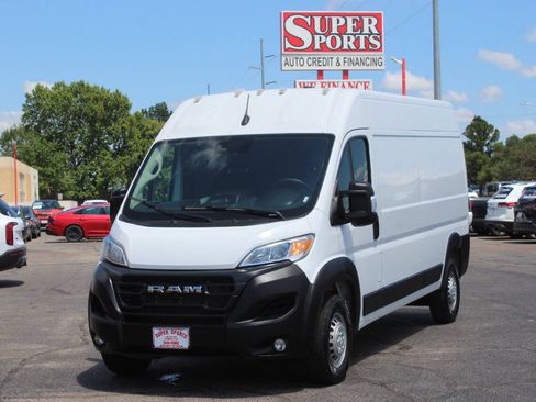 Used 2024 RAM ProMaster 2500 w/ Convenience Group FWD image 7