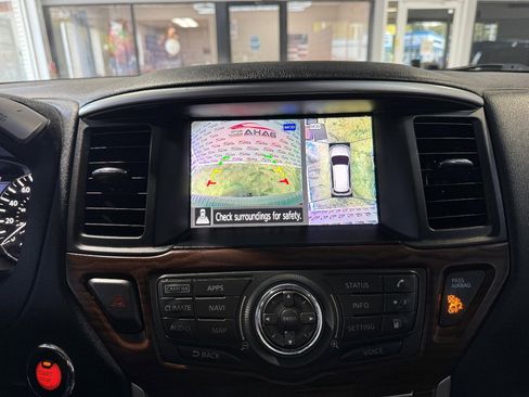 Used 2020 Nissan Pathfinder Platinum image 17