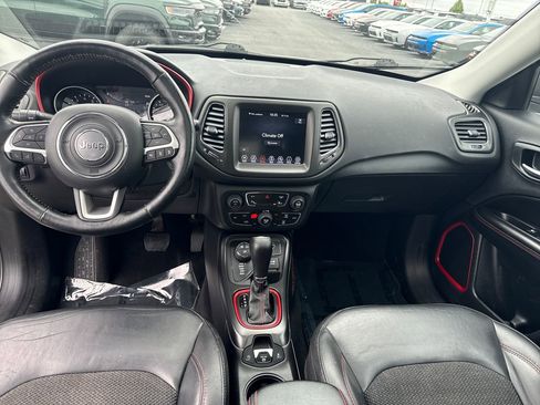 Used 2019 Jeep Compass Trailhawk w/ Cold Weather Group AWD/4WD image 14