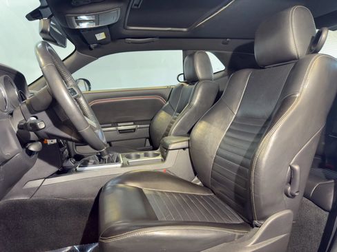 Used 2010 Dodge Challenger R/T RWD image 11
