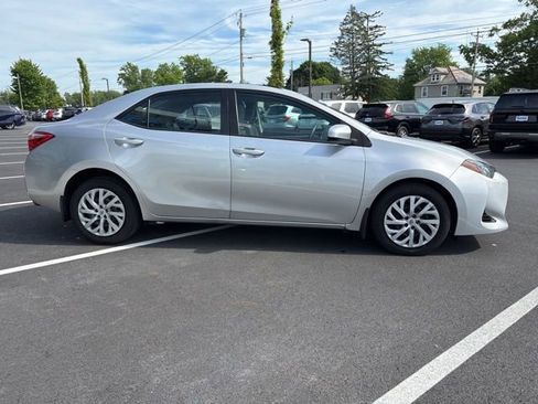 Used 2017 Toyota Corolla LE w/ Carpet Mat Package (TMS) FWD image 5