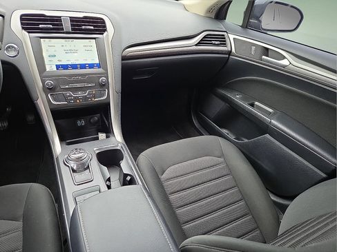 Used 2020 Ford Fusion SE FWD image 12