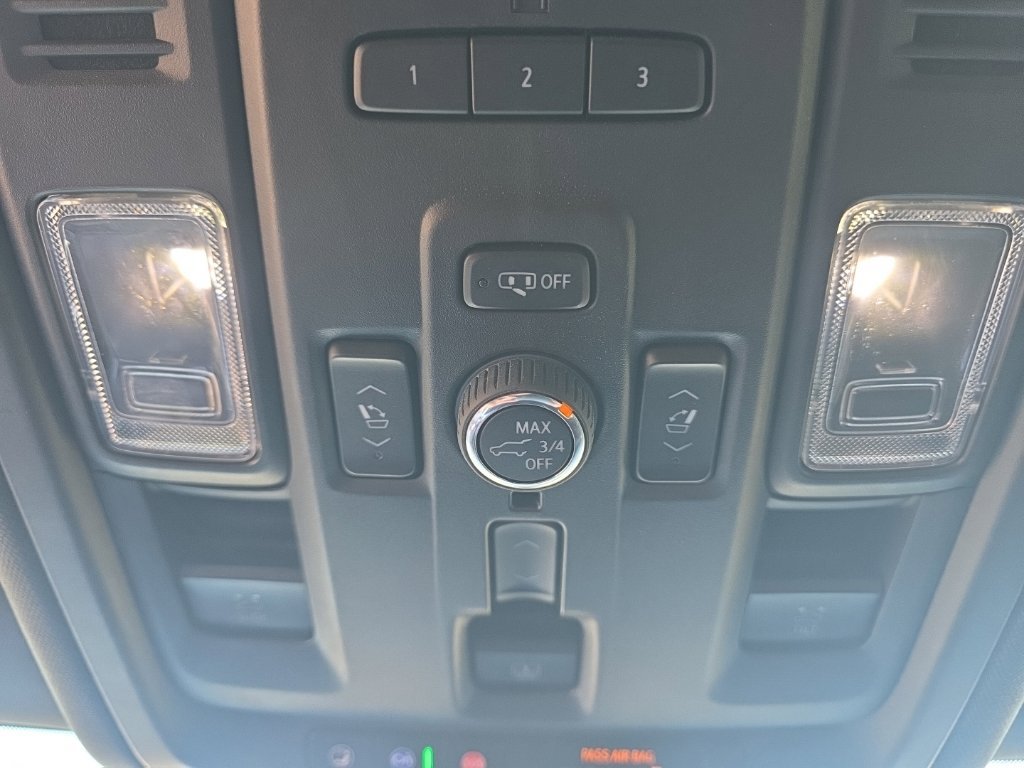 Used 2022 GMC Yukon Denali w/ Denali Ultimate Package AWD/4WD image 28