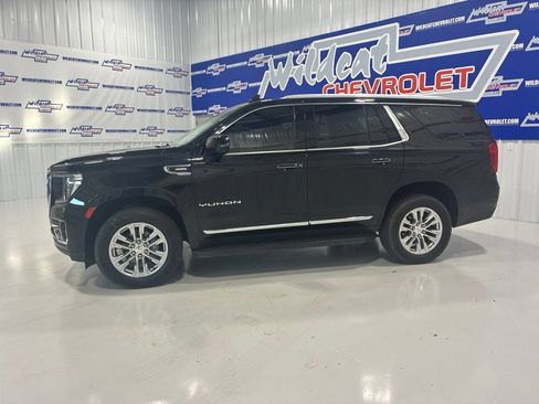 Used 2021 GMC Yukon SLT w/ SLT Premium Package AWD/4WD image 3