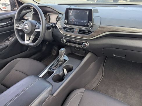 Used 2025 Nissan Altima 2.5 SV FWD image 32