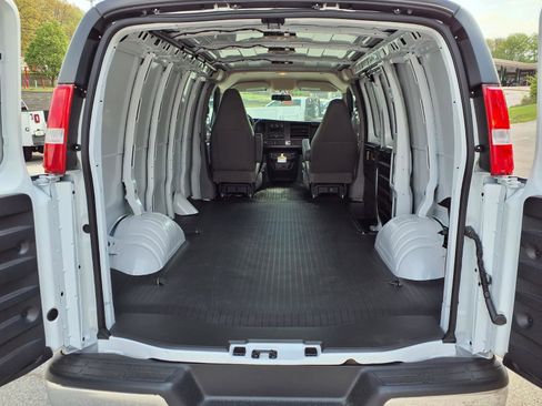 New 2026 GMC Savana 3500 w/ Driver Convenience Package image 18