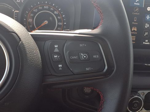 Used 2024 Jeep Wrangler Unlimited Rubicon AWD/4WD image 16