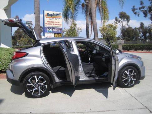 Used 2018 Toyota C-HR XLE FWD image 11