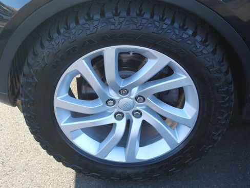 Used 2017 Land Rover Discovery HSE AWD/4WD image 30
