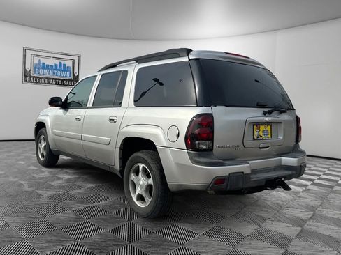 Used 2005 Chevrolet TrailBlazer EXT LT Extended Sport Utility 4D w/ Luxury Package image 8