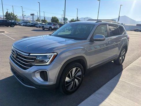 Used 2025 Volkswagen Atlas SE AWD/4WD image 3